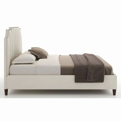 Фото Двуспальная кровать мягкая Bayonne белого цвета